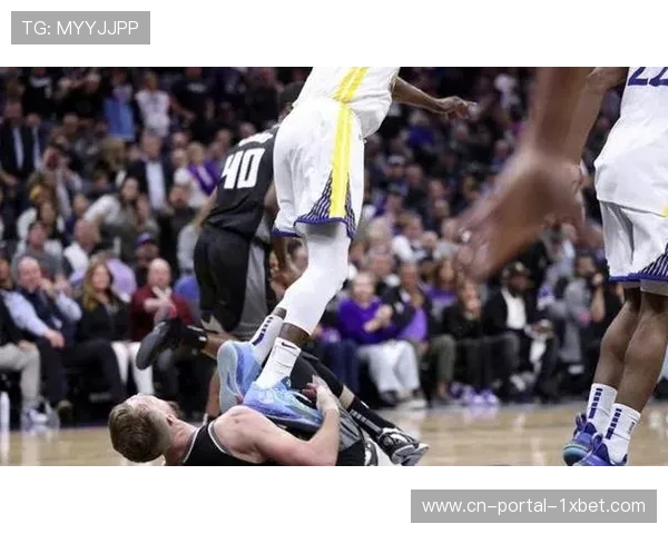 勇士残阵背靠背激战雷霆,桑托斯22+11两双展现团队韧性 勇士残阵背靠背激战雷霆,桑托斯22+11两双展现团队韧性